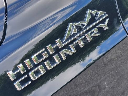 Used 2022 Chevrolet Tahoe High Country AWD/4WD image 13