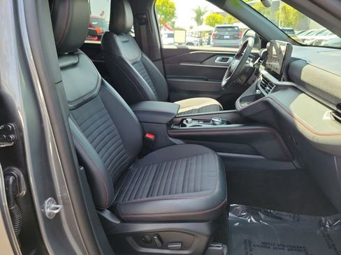 Used 2026 Ford Explorer ST-Line w/ ST-Line Street Pack RWD image 17