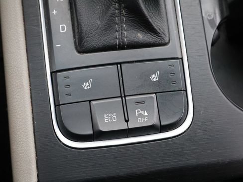 Used 2015 Kia Sedona LX w/ LX Convenience Package FWD image 18