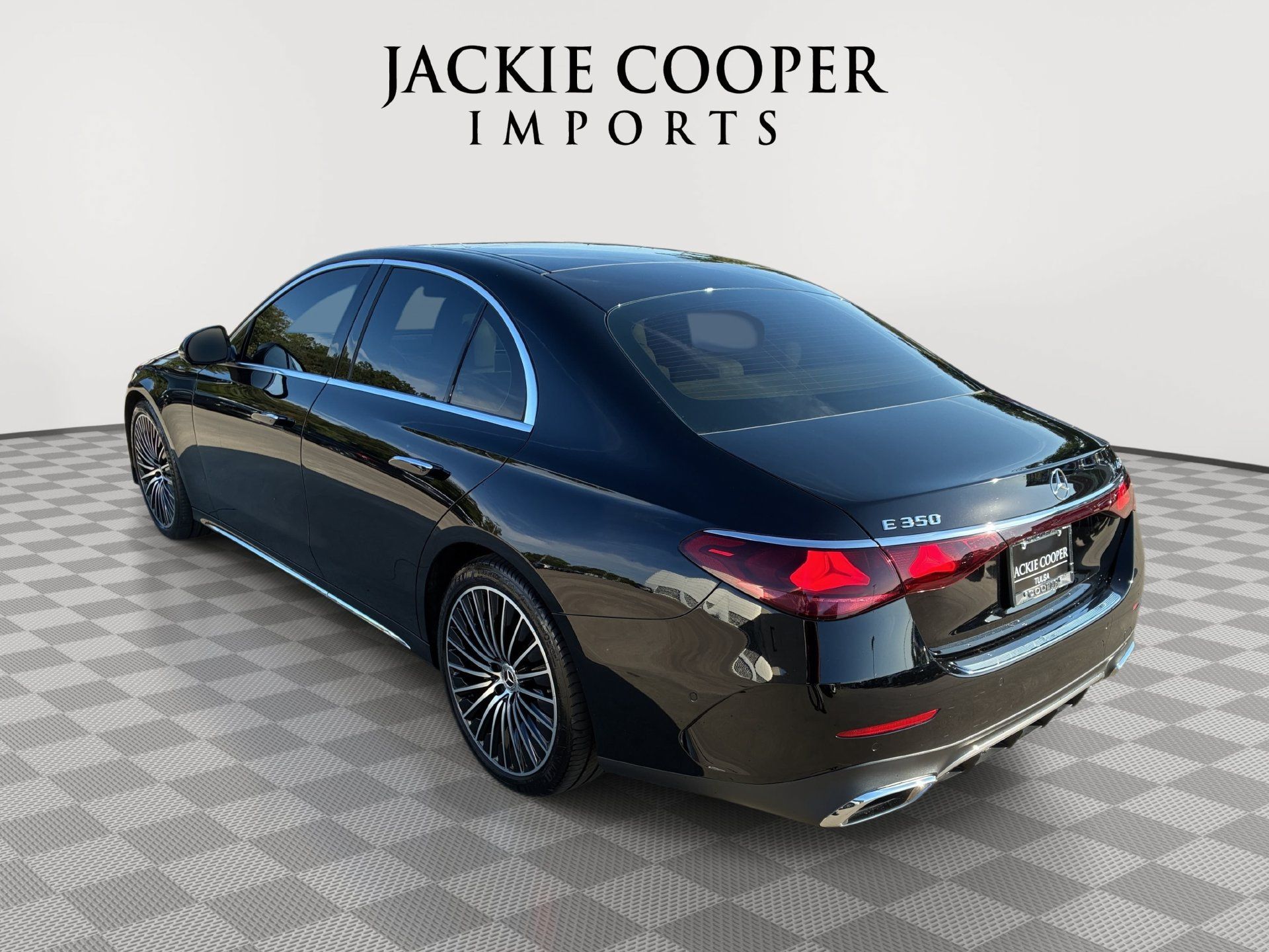 Used 2024 Mercedes-Benz E 350 4MATIC Sedan image 7