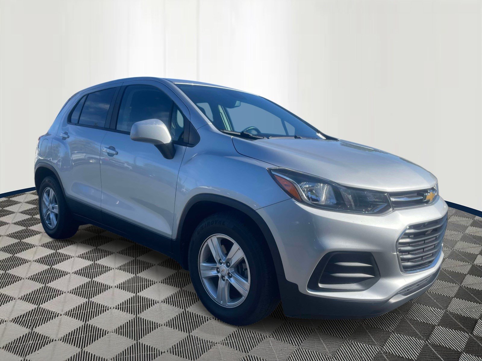 Used 2020 Chevrolet Trax LS w/ Tint and Cruise Package FWD image 3