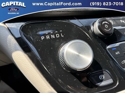 Used 2024 Chrysler Pacifica Touring-L FWD image 29