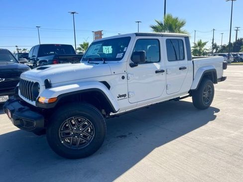 New 2025 Jeep Gladiator Sport image 3