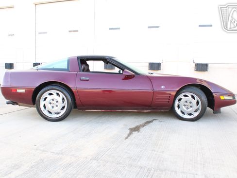 Used 1993 Chevrolet Corvette Coupe RWD image 17