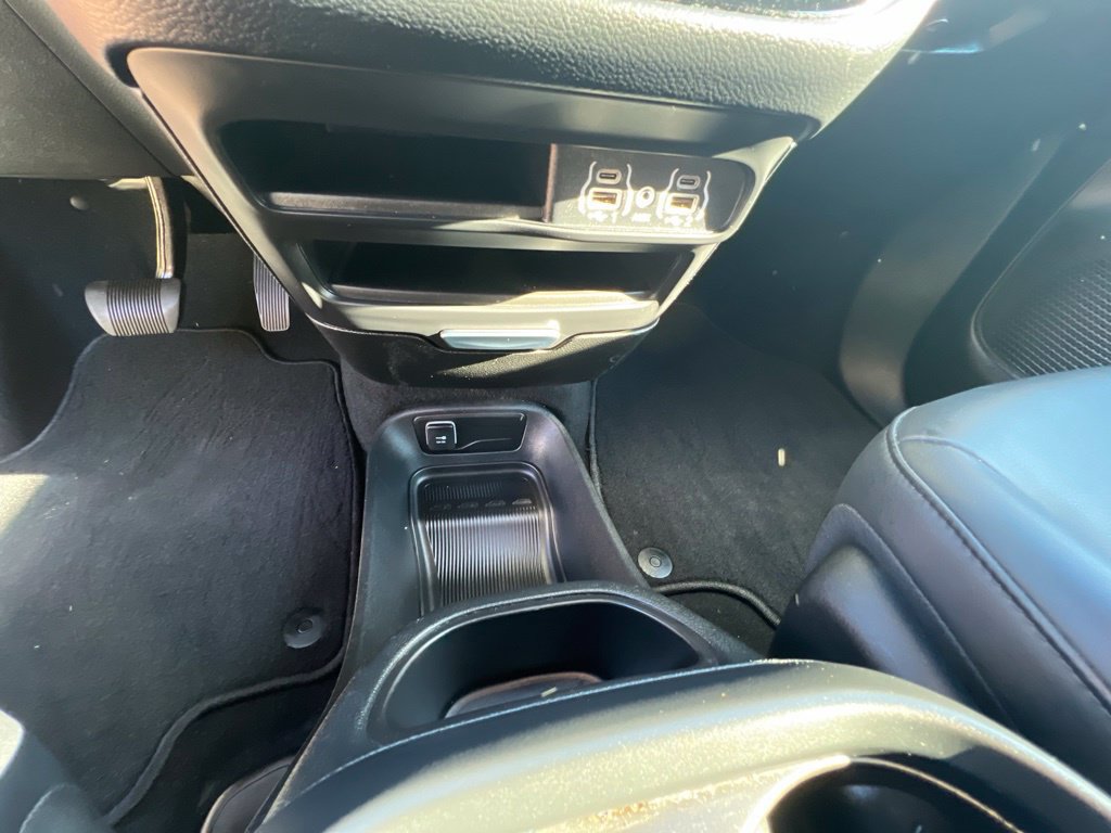 Used 2025 Chrysler Pacifica Select FWD image 36