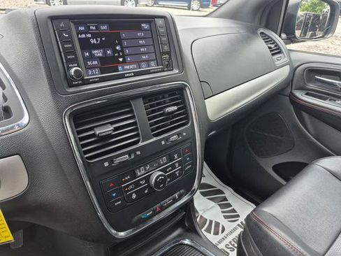 Used 2019 Dodge Grand Caravan GT FWD image 9