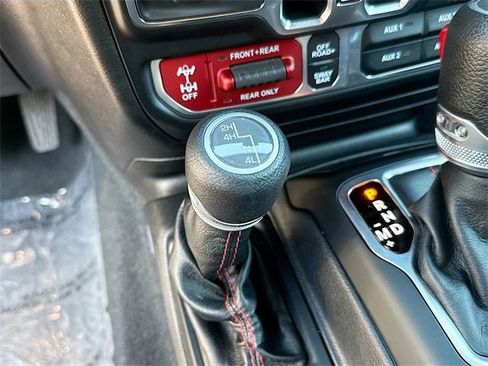 Used 2022 Jeep Wrangler Unlimited Rubicon w/ LED Lighting Group image 29