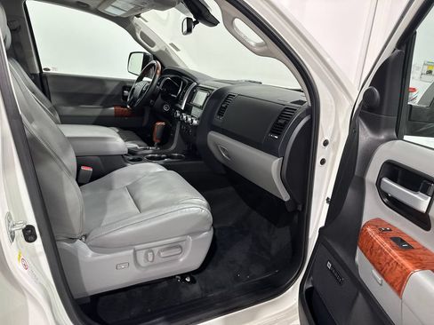 Used 2018 Toyota Sequoia Platinum AWD/4WD image 24