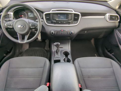 Used 2017 Kia Sorento LX image 16