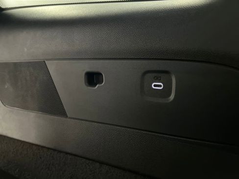 Used 2025 Cadillac XT6 Premium Luxury image 36