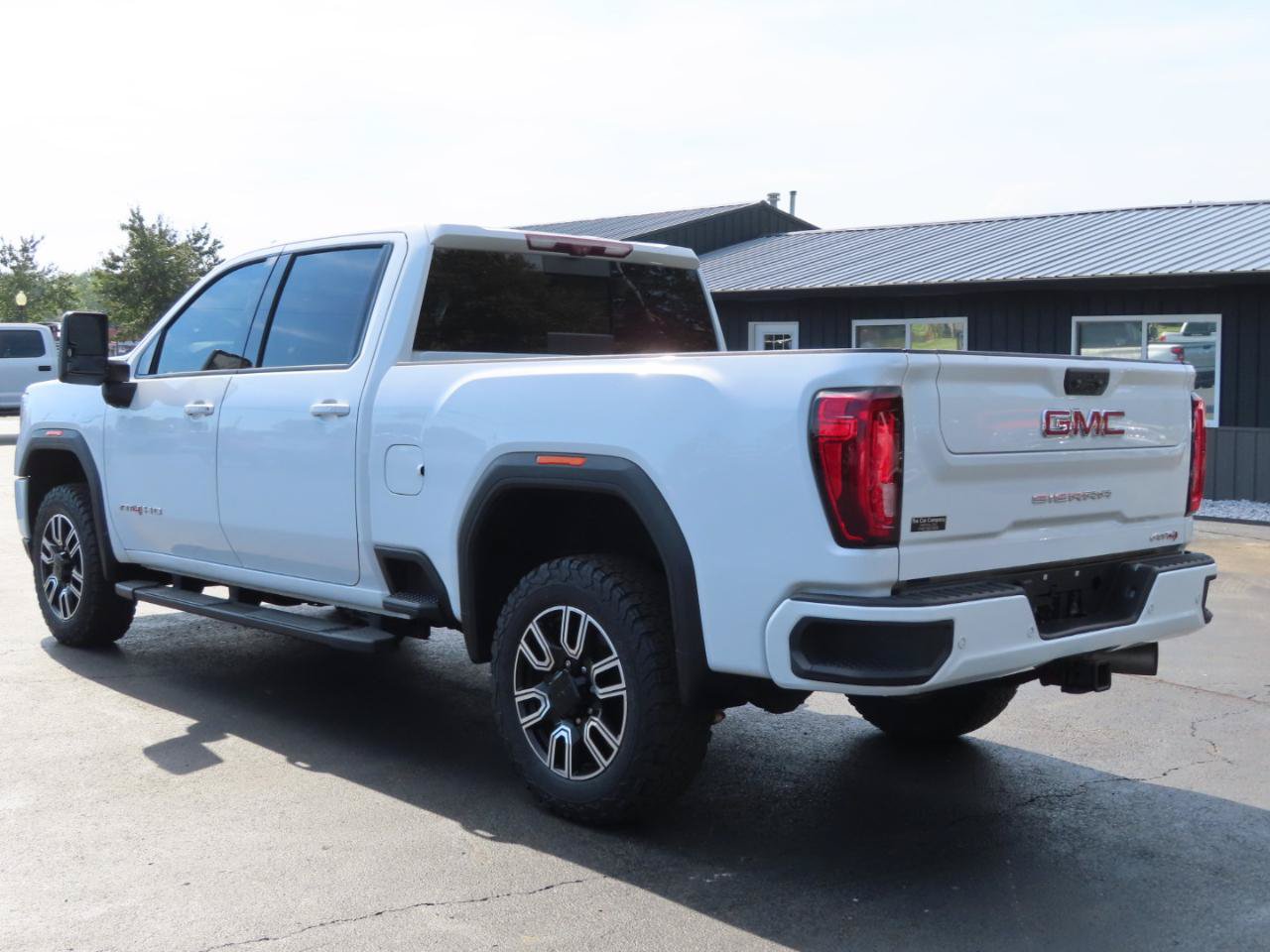 Used 2020 GMC Sierra 2500 AT4 w/ AT4 Premium Package AWD/4WD image 4