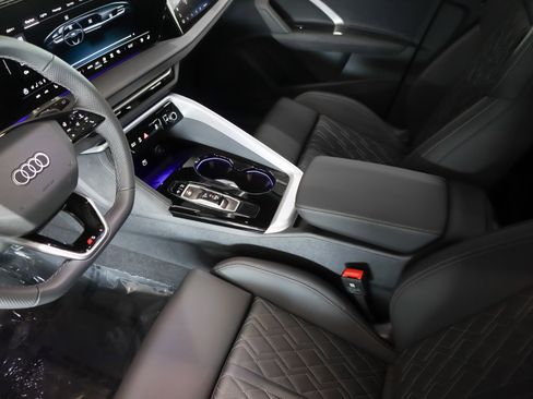 New 2025 Audi SQ5 Prestige image 23