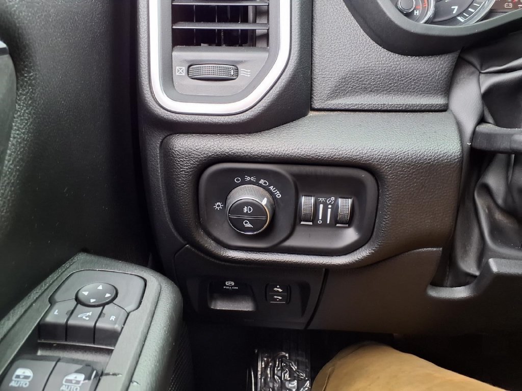 Used 2025 RAM 1500 Big Horn AWD/4WD image 17