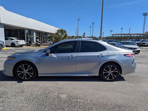 Used 2020 Toyota Camry SE image 5