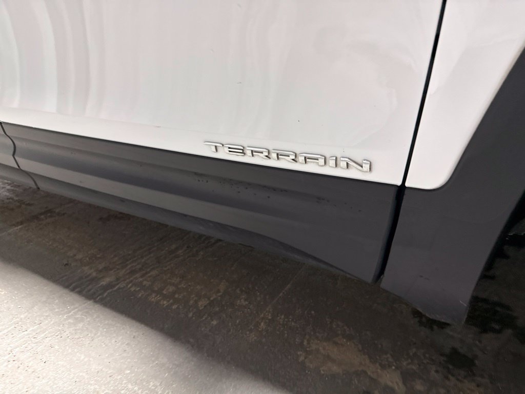 Used 2024 GMC Terrain SLE FWD image 9