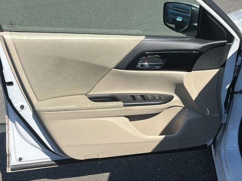 Used 2016 Honda Accord LX image 9