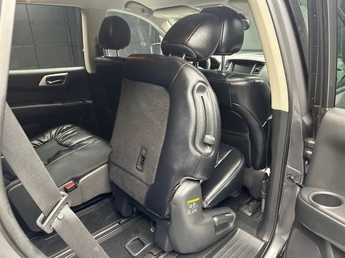 Used 2019 Nissan Pathfinder SL AWD/4WD image 23