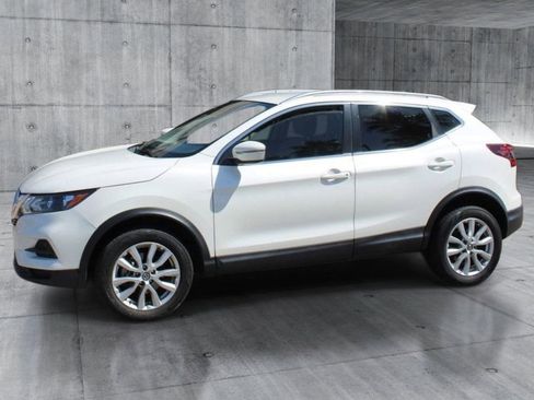 Used 2020 Nissan Rogue Sport SV image 1