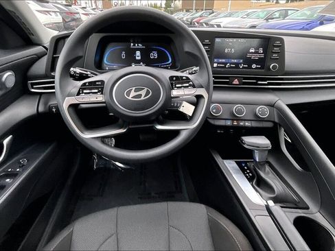 Certified 2024 Hyundai Elantra SE image 7