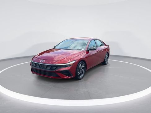 Certified 2025 Hyundai Elantra SEL FWD image 4
