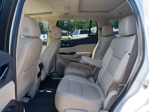Used 2022 GMC Acadia AWD Denali w/ Denali Ultimate Package image 12
