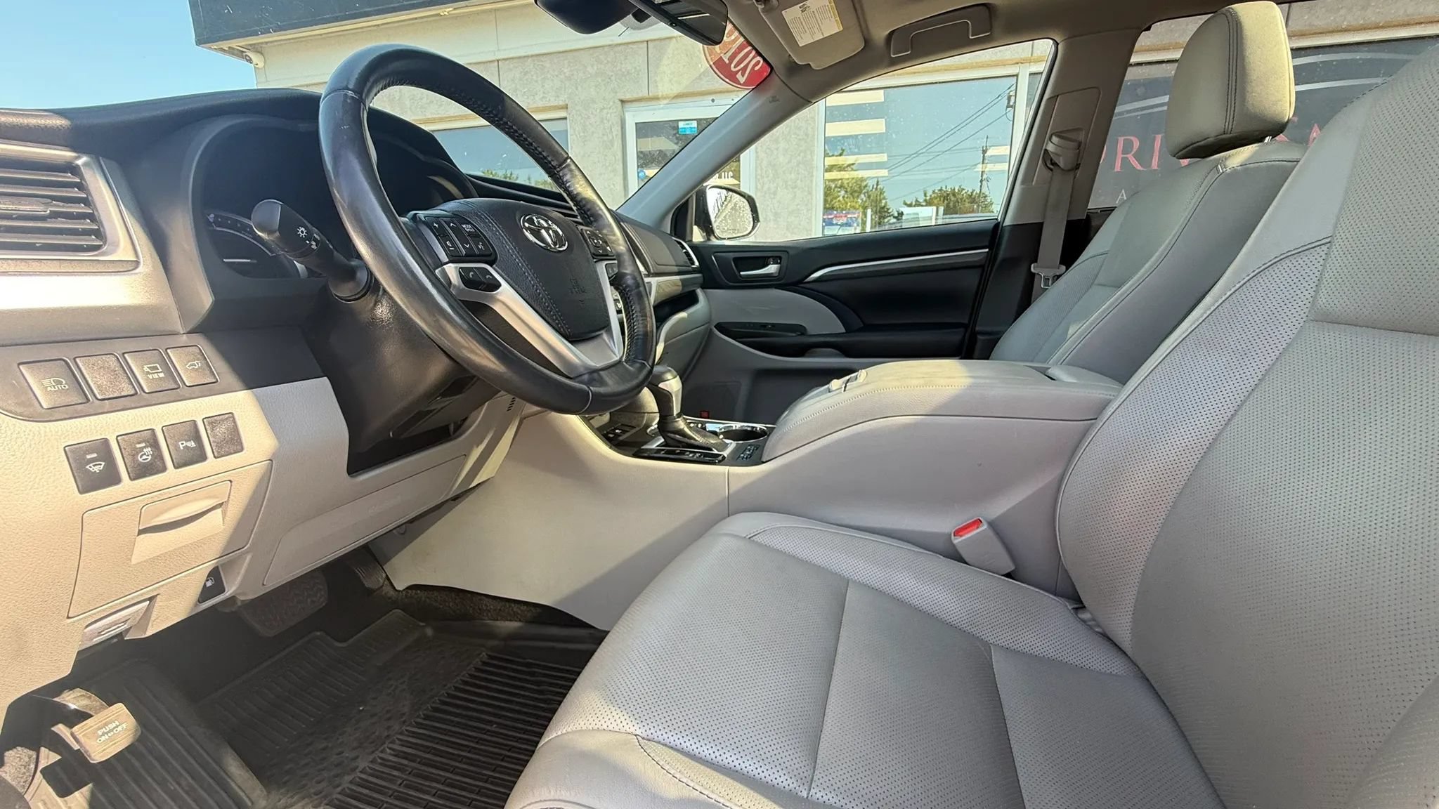 Used 2019 Toyota Highlander Limited Platinum AWD/4WD image 10
