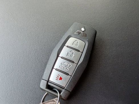 Used 2022 Mitsubishi Outlander SE FWD image 30