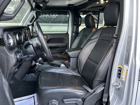 Used 2022 Jeep Wrangler Unlimited Sahara w/ Cold Weather Group image 12