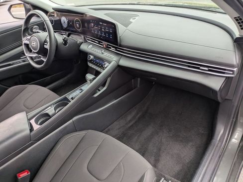 Used 2025 Hyundai Elantra SEL FWD image 29