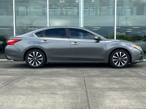 Used 2017 Nissan Altima 2.5 SL FWD image 2