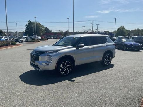 Used 2024 Mitsubishi Outlander SE FWD image 3