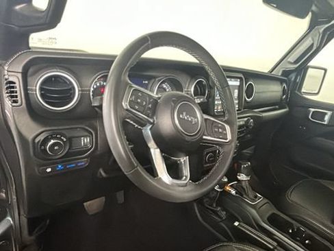 Used 2023 Jeep Wrangler Unlimited Sahara AWD/4WD image 12