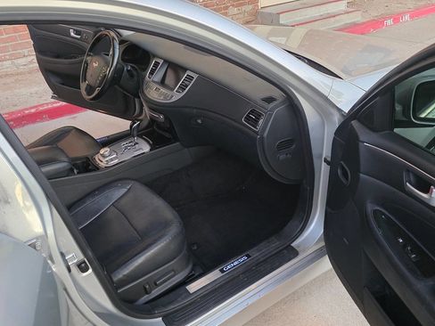 Used 2012 Hyundai Genesis 4.6 image 11