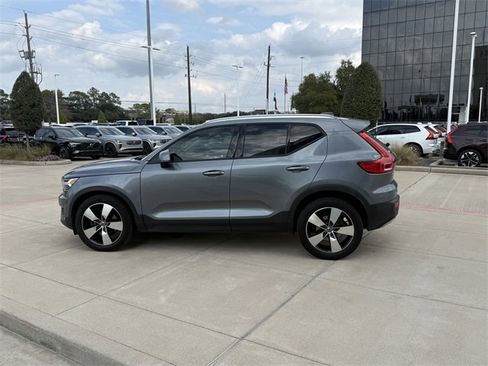 Used 2019 Volvo XC40 T5 Momentum image 4