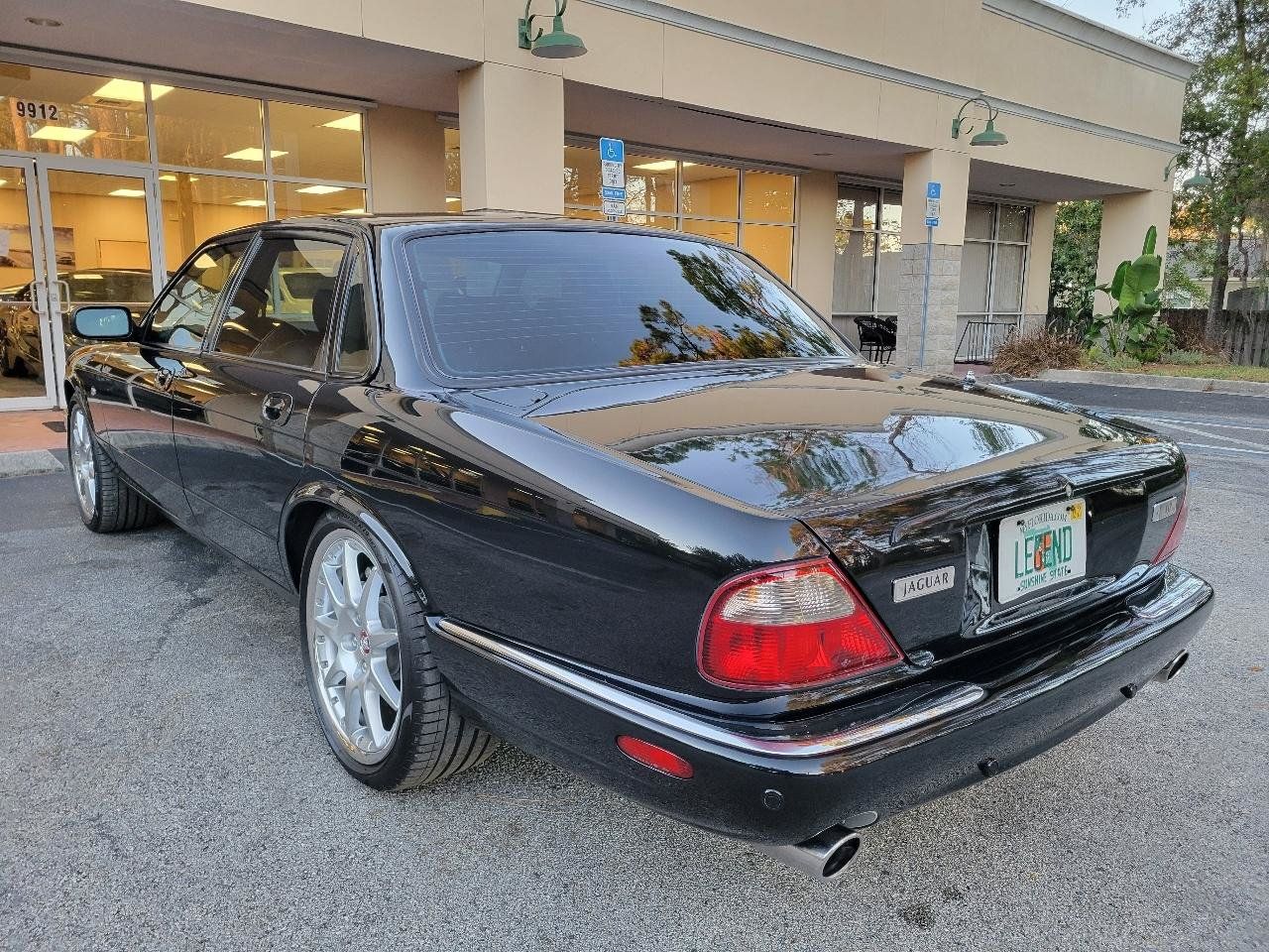 Used 2002 Jaguar XJ8 RWD image 9