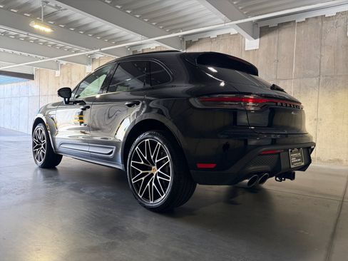 Certified 2026 Porsche Macan AWD/4WD image 3