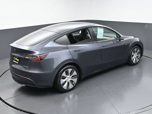 Used 2022 Tesla Model Y Long Range AWD/4WD image 41