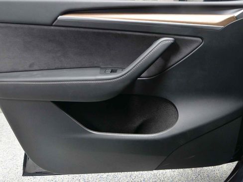 Used 2024 Tesla Model Y Long Range image 7