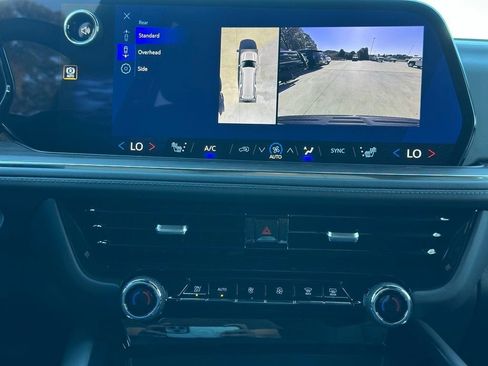 New 2026 Chevrolet Suburban LT image 6