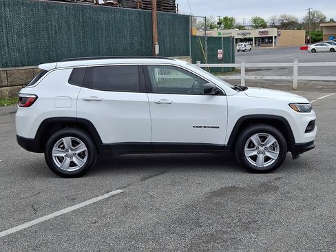 Used 2022 Jeep Compass Latitude w/ Sun and Sound Group AWD/4WD image 7