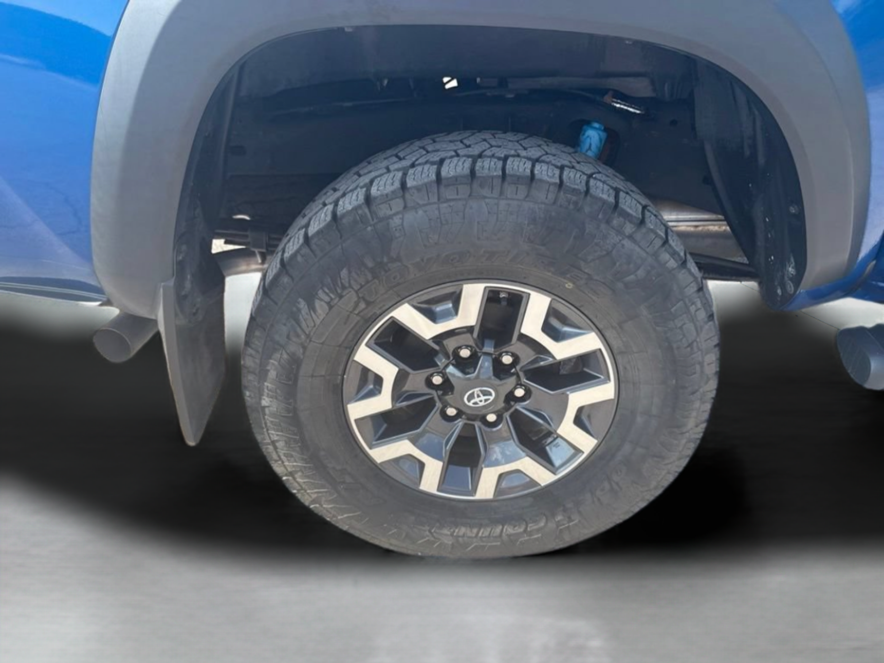 Used 2018 Toyota Tacoma TRD Off-Road AWD/4WD image 33