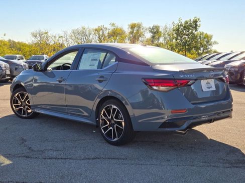 Used 2025 Nissan Sentra SR w/ SR Premium Package image 9