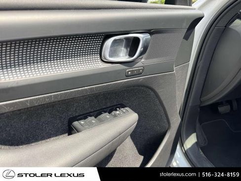 Used 2023 Volvo XC40 B5 Plus image 15