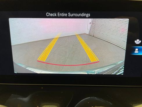 Used 2021 Mercedes-Benz GLB 250 4MATIC image 15