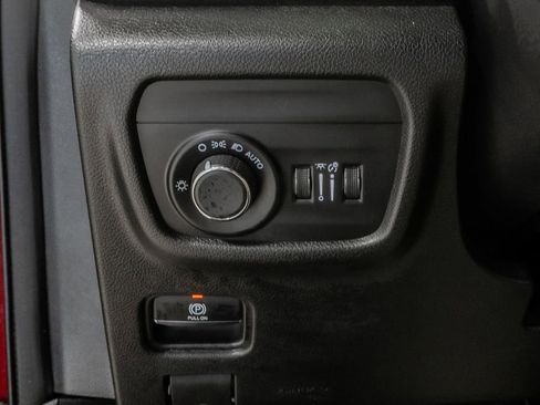 Used 2023 Jeep Grand Cherokee Laredo AWD/4WD image 15