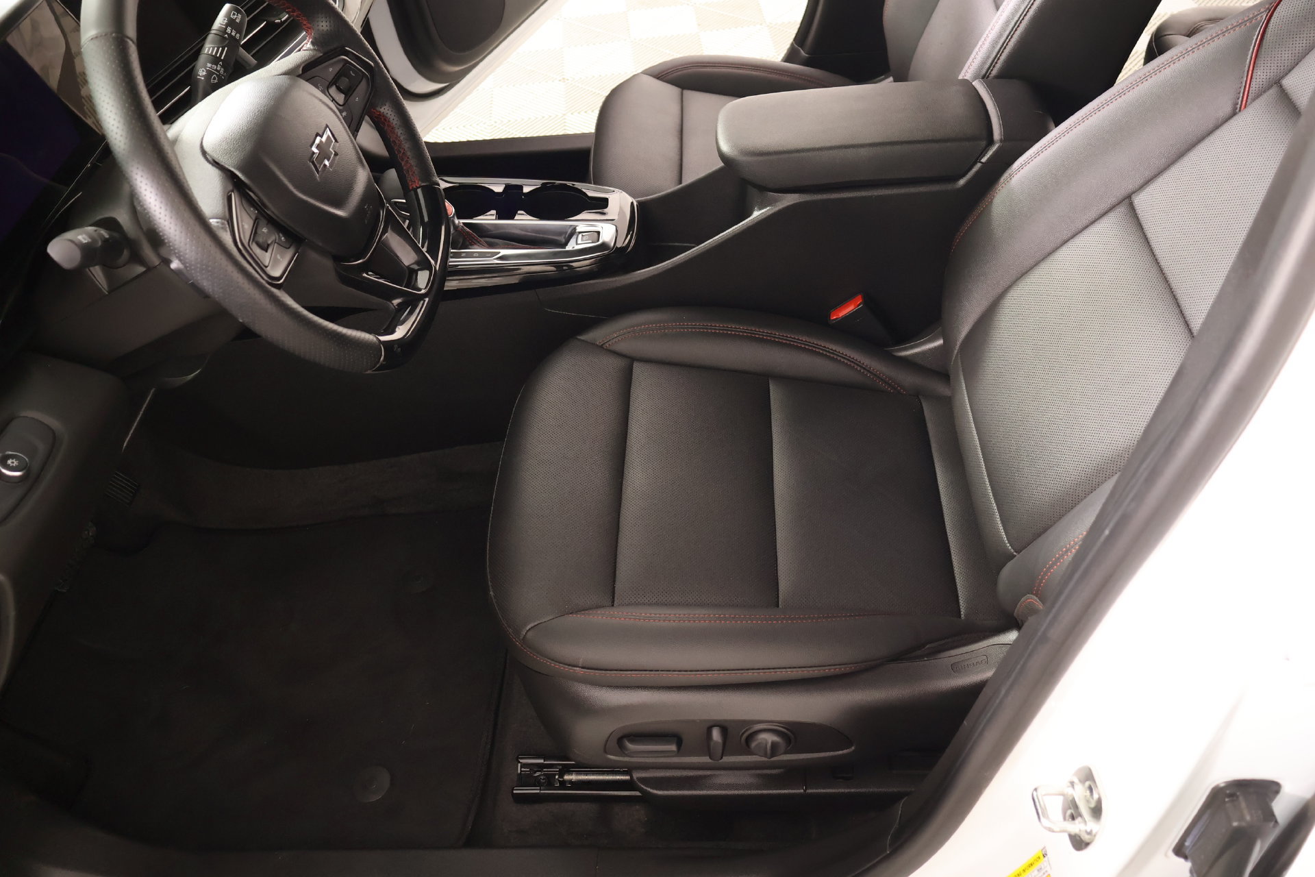 Used 2025 Chevrolet Trax RS w/ Driver Confidence Package FWD image 11