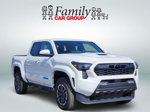 Used 2025 Toyota Tacoma TRD Sport RWD image 2