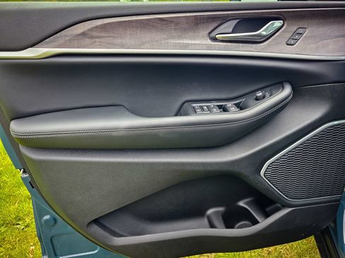 New 2026 Jeep Grand Cherokee Limited AWD/4WD image 9
