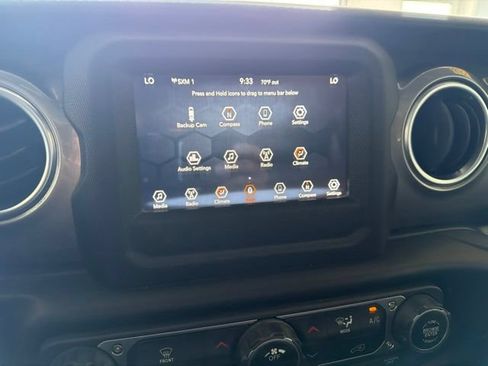 Used 2020 Jeep Wrangler Unlimited Sahara AWD/4WD image 23