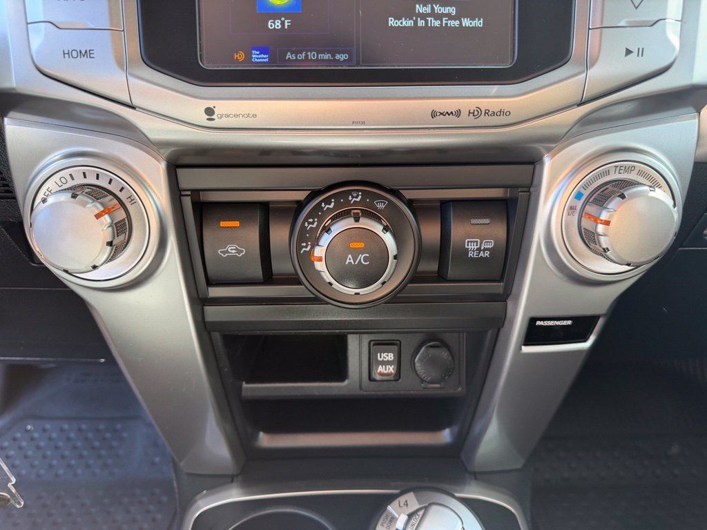 Used 2018 Toyota 4Runner SR5 AWD/4WD image 22